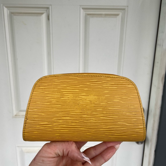LOUIS VUITTON Epi Dauphine PM Cosmetic Pouch Yellow - Picture 2 of 10